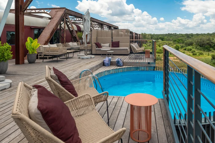 IM_SA_KRU_Kruger-Shalati-The-Train-on-the-Bridge_Overhanging-pool-5-copie-scaled