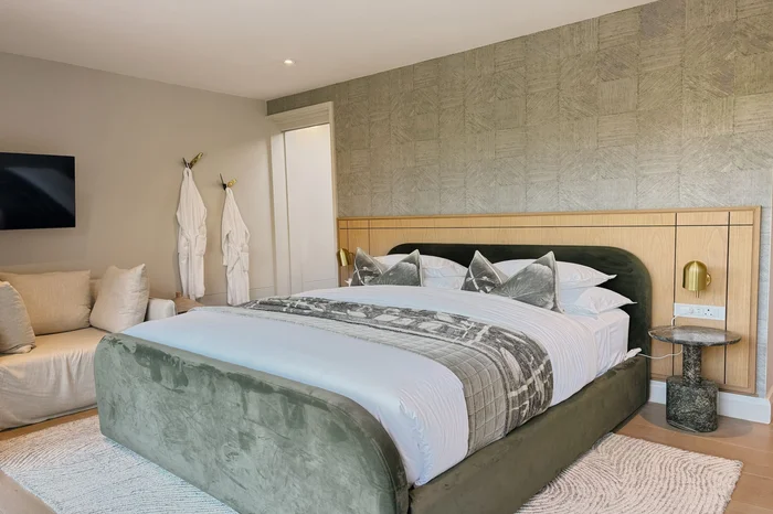 IM_SA_WIL_Escape-to-the-Beach_Brydes-room-compressed-scaled